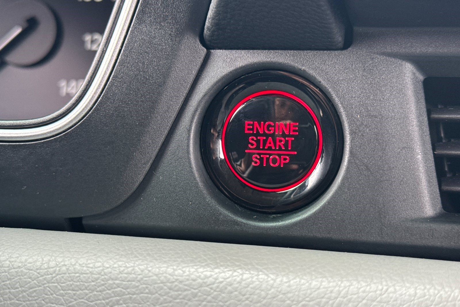 Certified 2025 Honda Pilot EX-L image 15