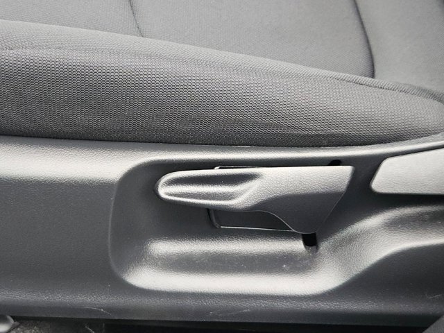 Used 2025 Toyota Corolla Cross LE image 6