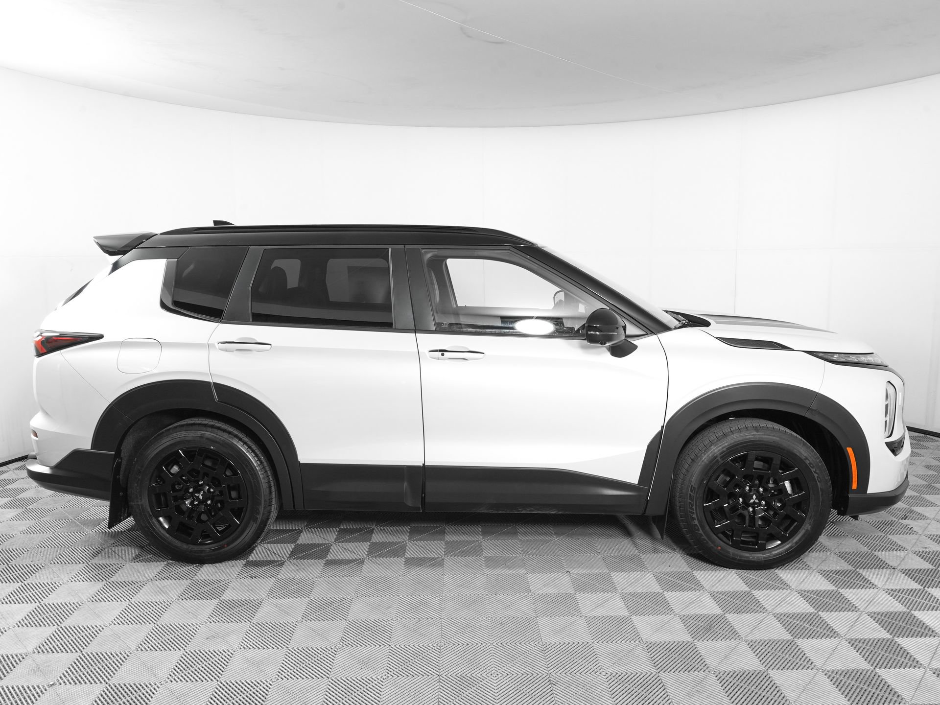 New 2026 Mitsubishi Outlander AWD image 5