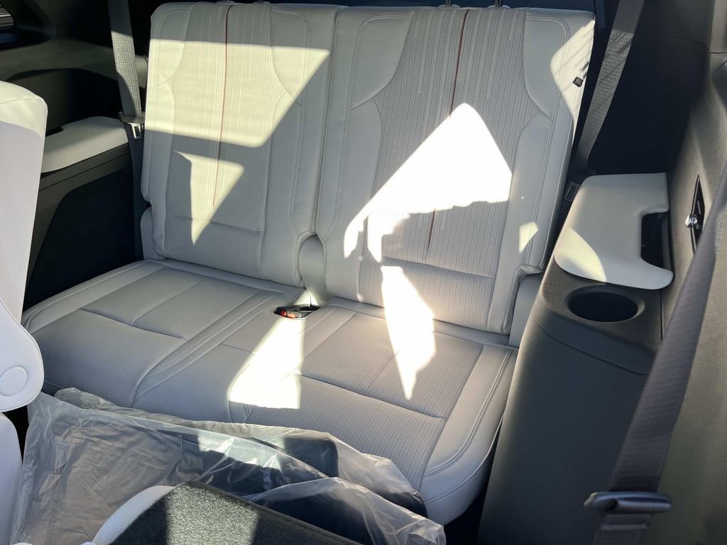 New 2026 Cadillac Vistiq Luxury image 18