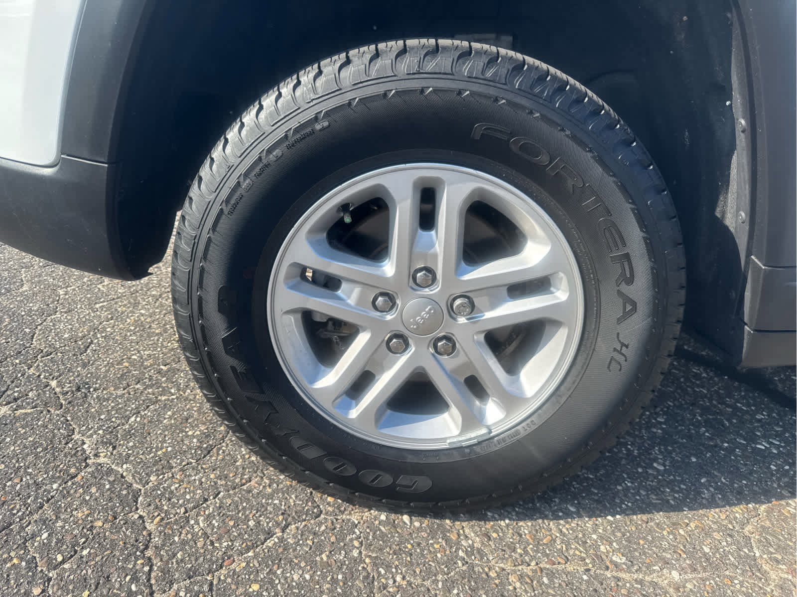 Certified 2023 Jeep Grand Cherokee Laredo image 11