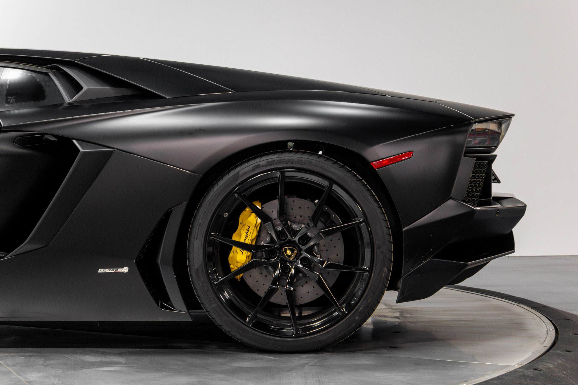Used 2014 Lamborghini Aventador LP 700-4 image 28