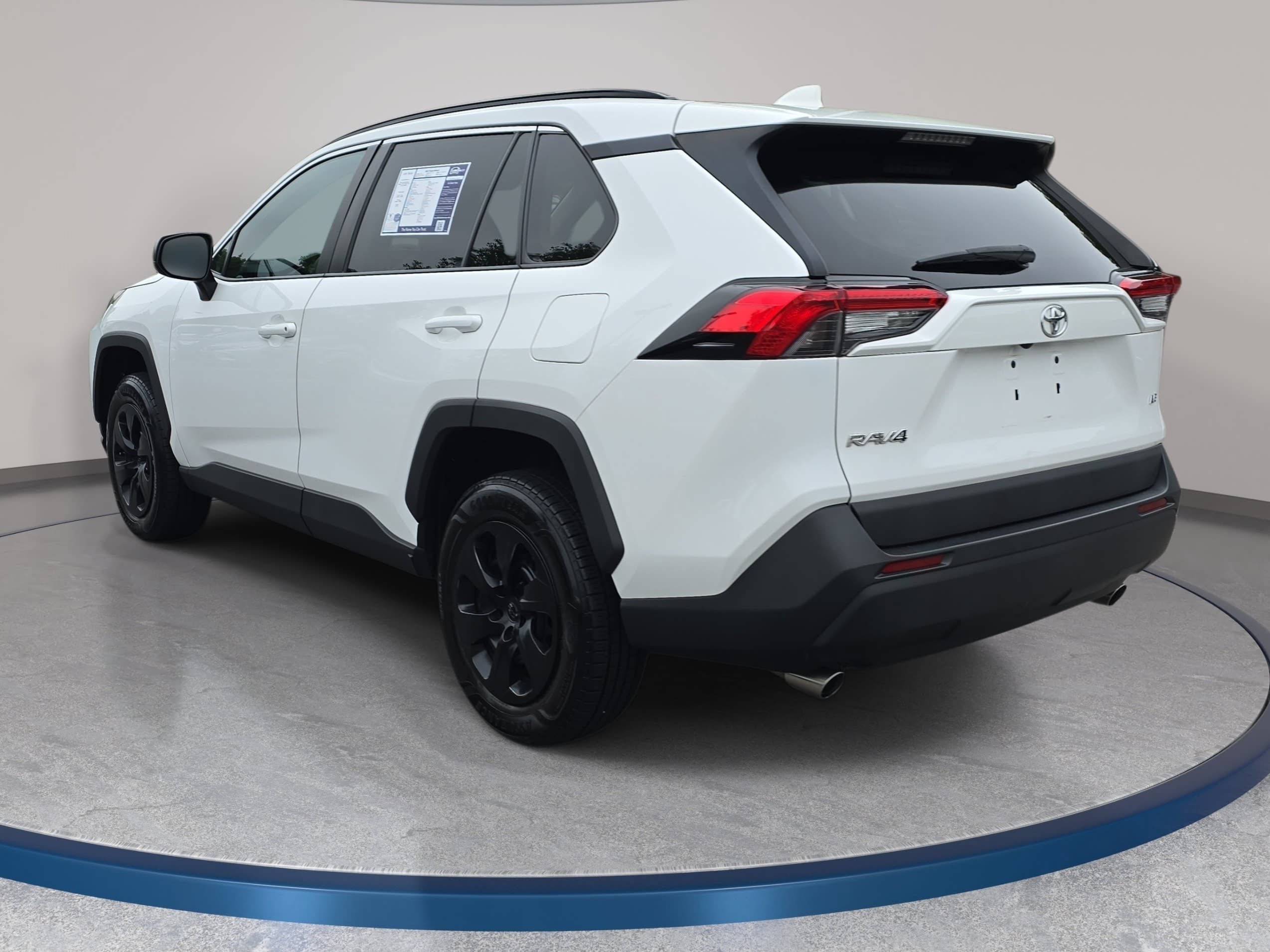 Used 2020 Toyota RAV4 LE FWD image 7