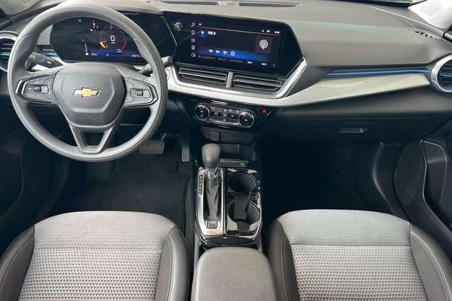 Used 2025 Chevrolet Trax LT FWD image 15
