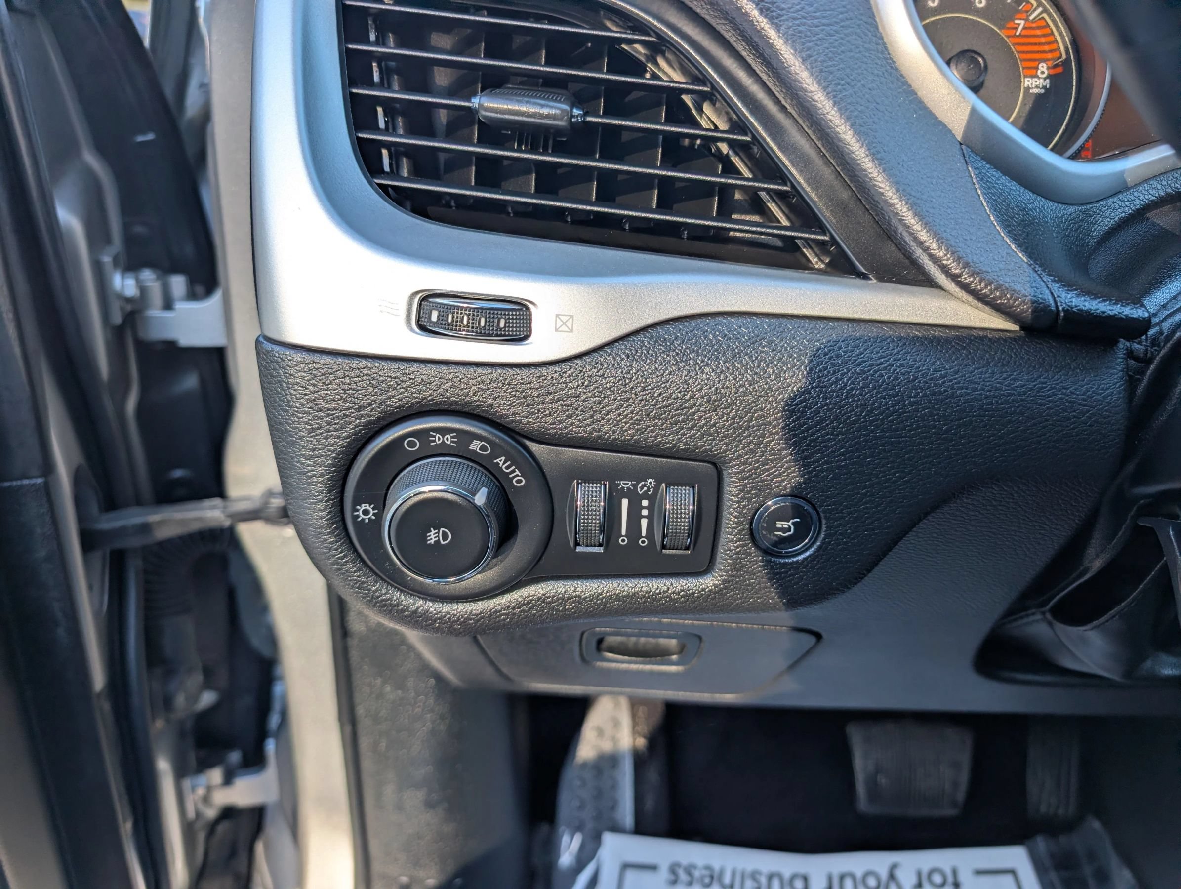 Used 2017 Jeep Cherokee Limited w/ Luxury Group AWD/4WD image 26