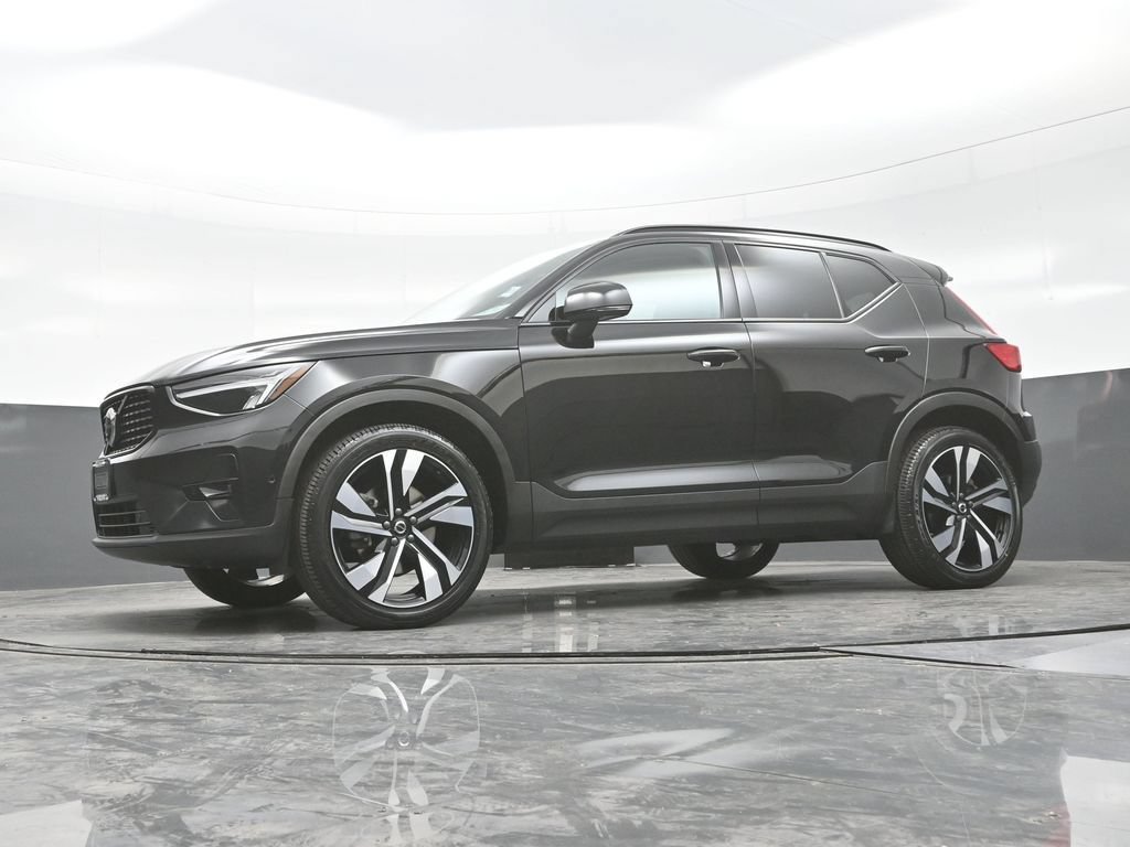 Used 2024 Volvo XC40 B5 Plus w/ Protection Package Premier AWD/4WD image 26