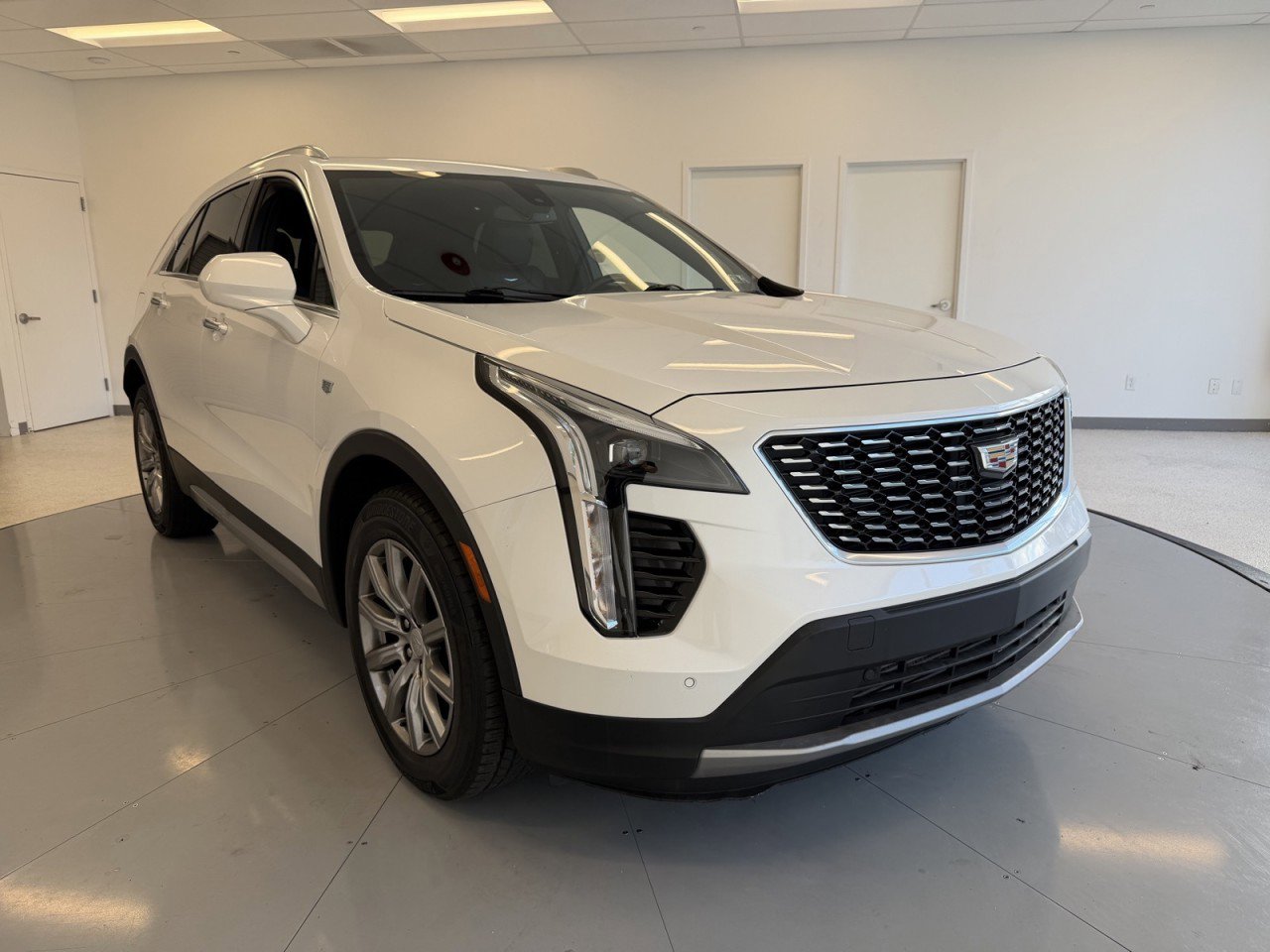 Used 2019 Cadillac XT4 Premium Luxury image 1