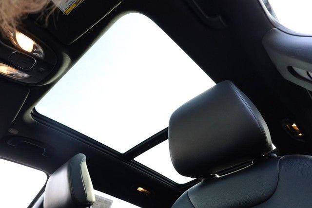 Used 2025 Jeep Compass Latitude w/ Sun & Sound Group image 9