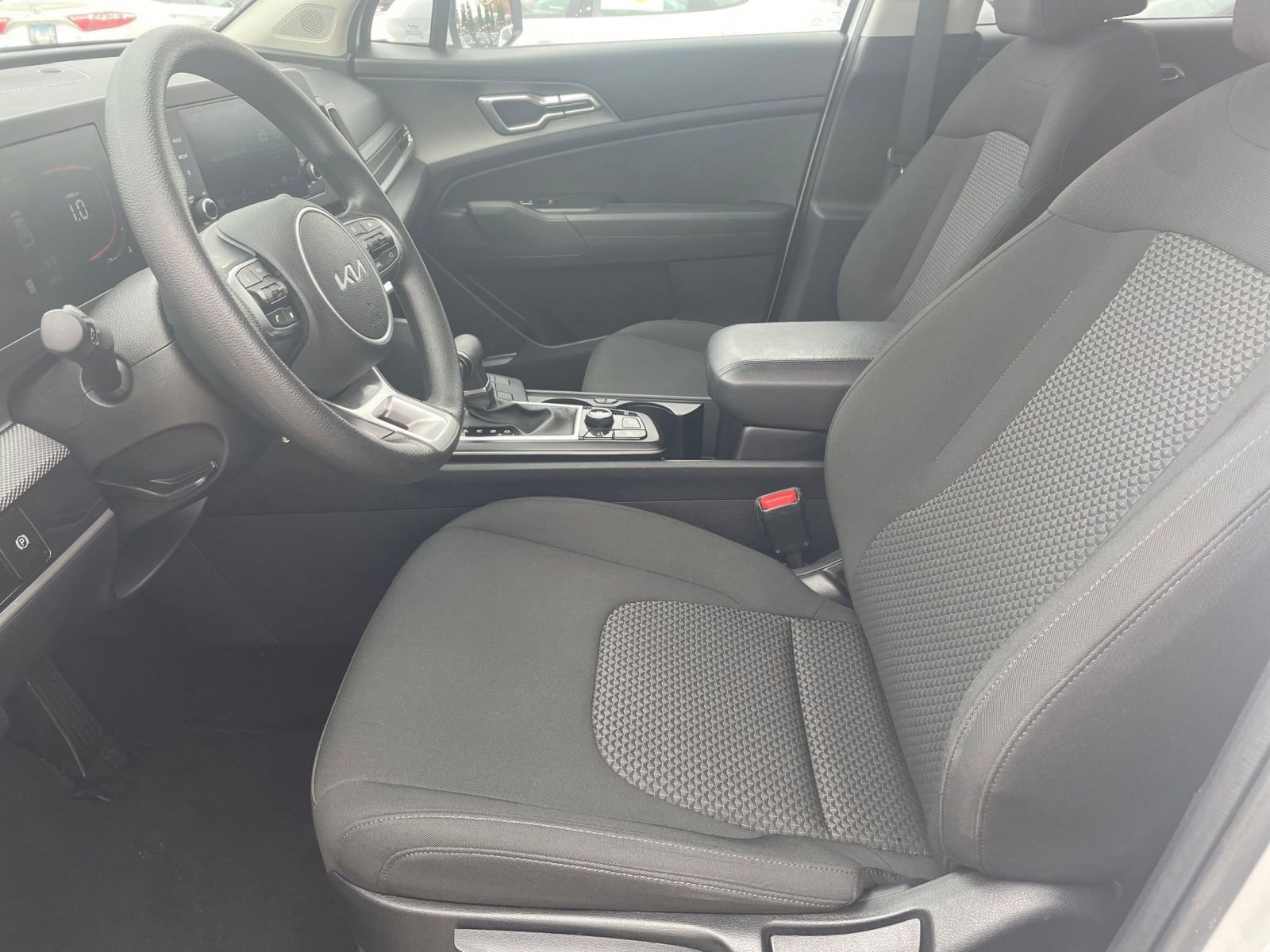 Used 2025 Kia Sportage LX image 25