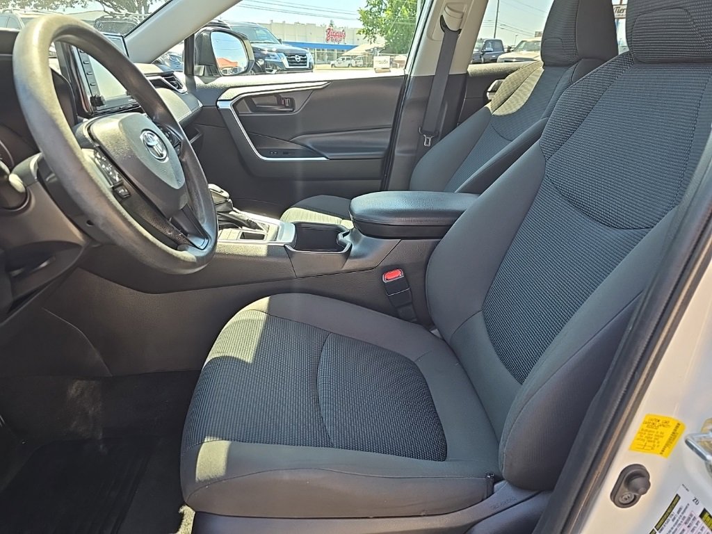 Used 2022 Toyota RAV4 LE image 13