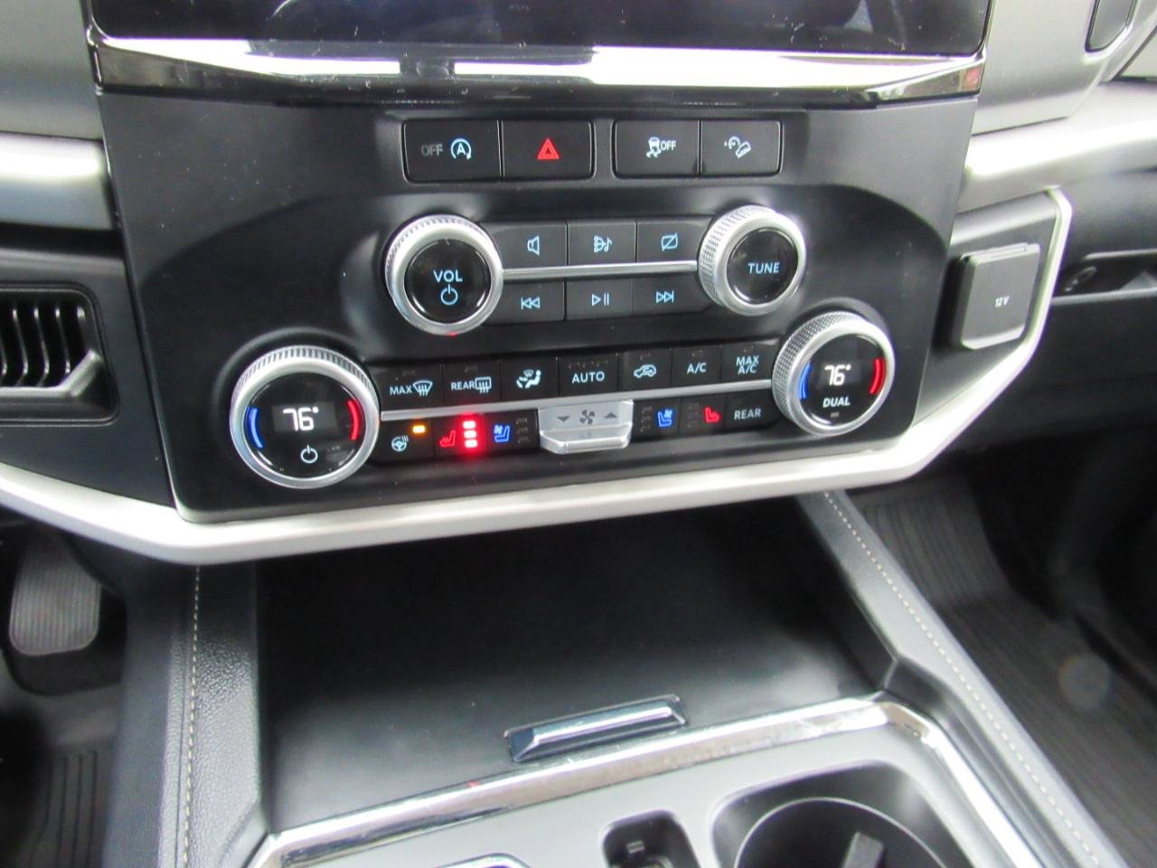 Used 2023 Ford Expedition XLT image 23