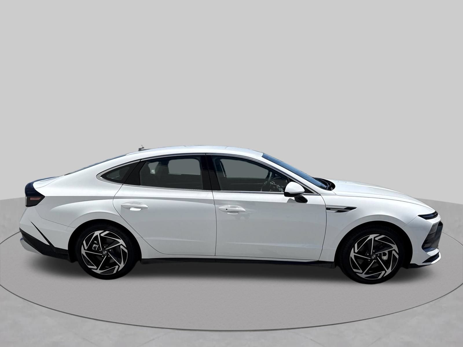 Used 2026 Hyundai Sonata SEL FWD image 9