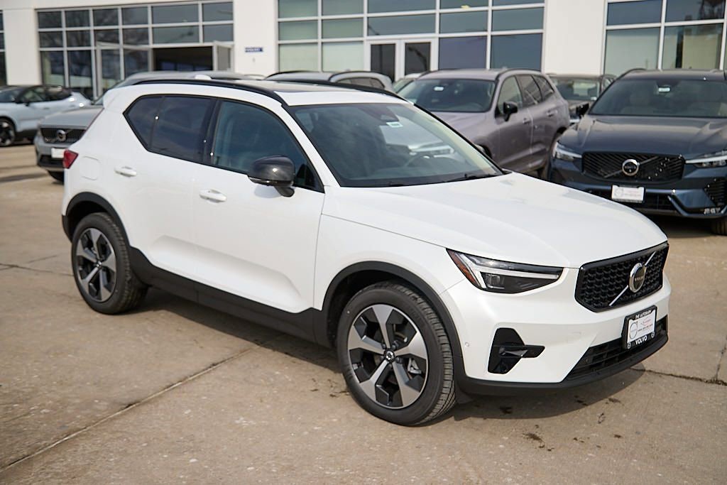 New 2026 Volvo XC40 B5 Plus w/ Protection Package Premier image 4