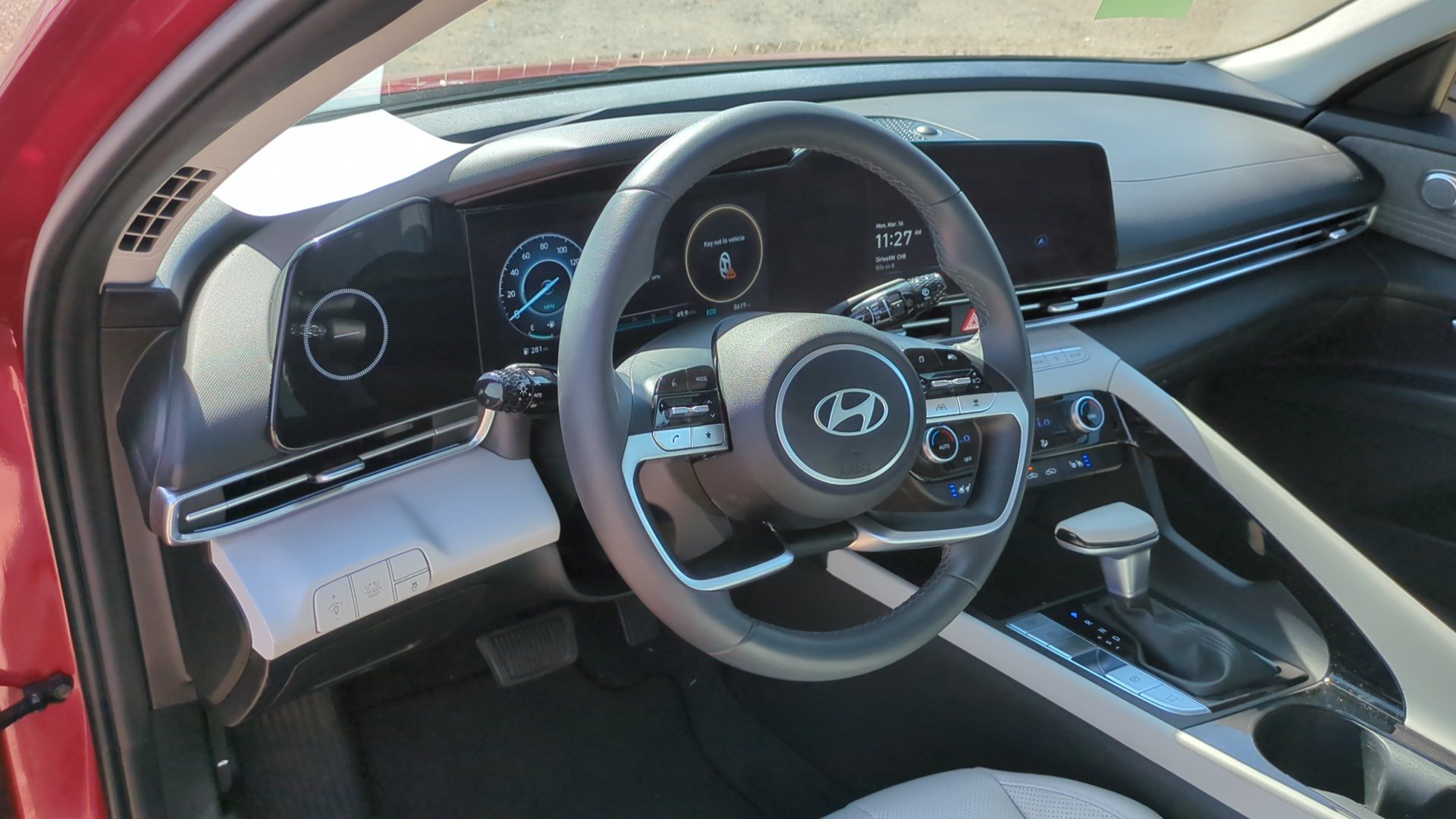 Used 2025 Hyundai Elantra Limited image 14