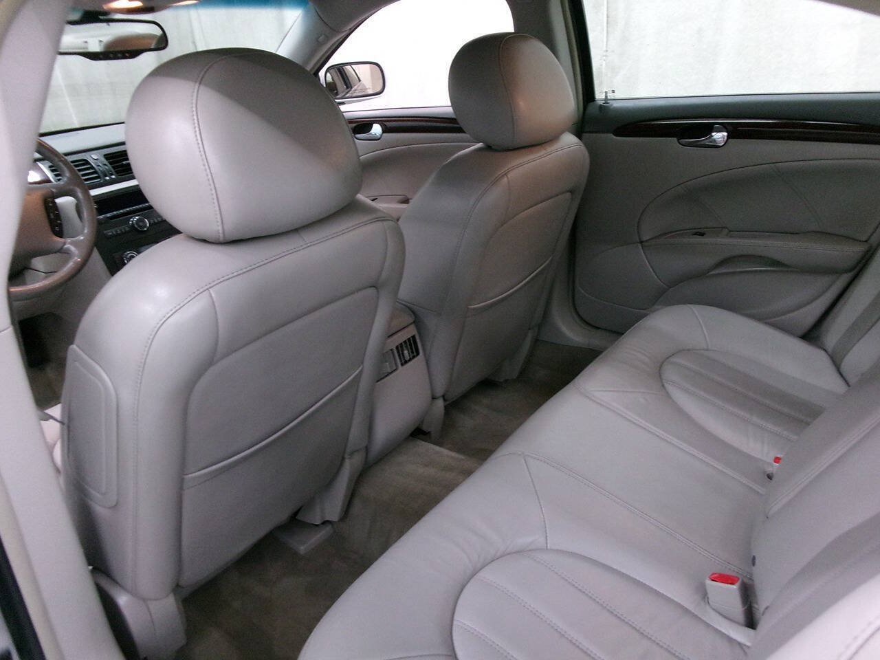 Used 2011 Buick Lucerne CXL FWD image 16