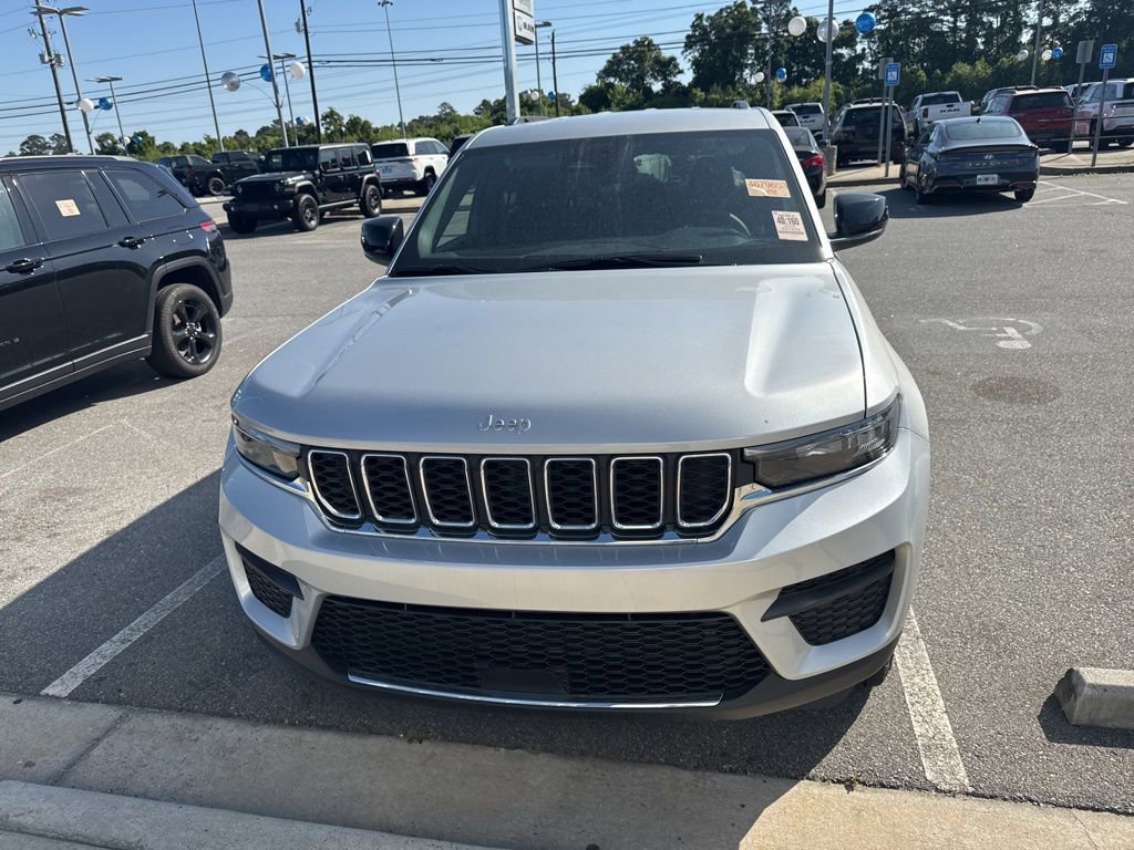 Used 2025 Jeep Grand Cherokee Laredo w/ Luxury Tech Group I image 2