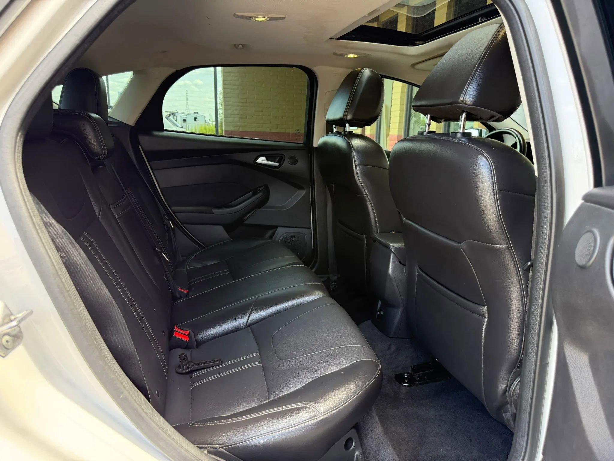 Used 2012 Ford Focus Titanium image 27