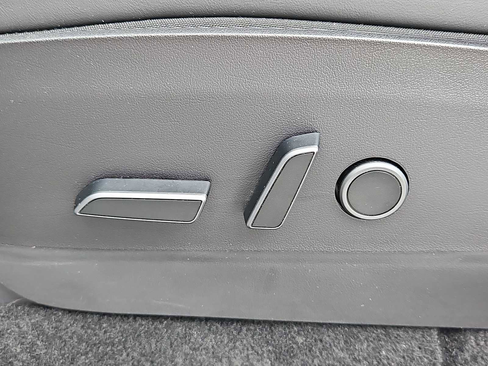 Used 2023 Tesla Model Y Performance image 15