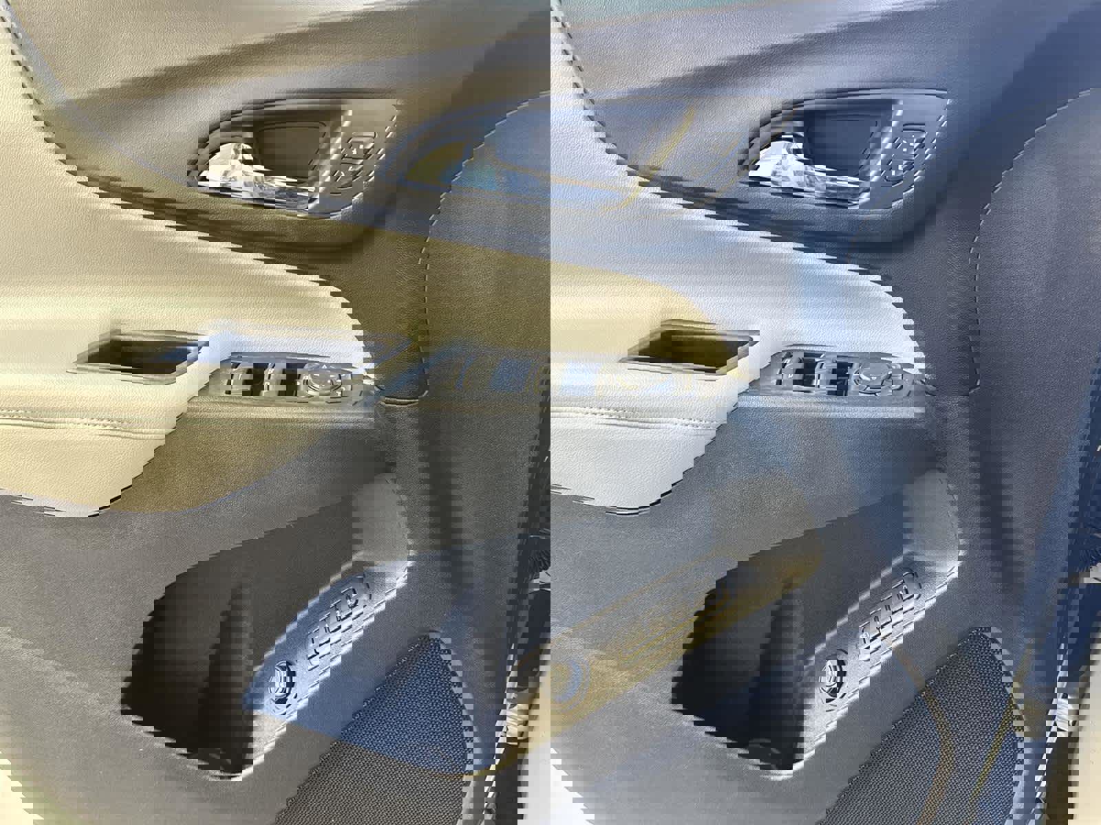 Used 2019 Chevrolet Equinox Premier image 25