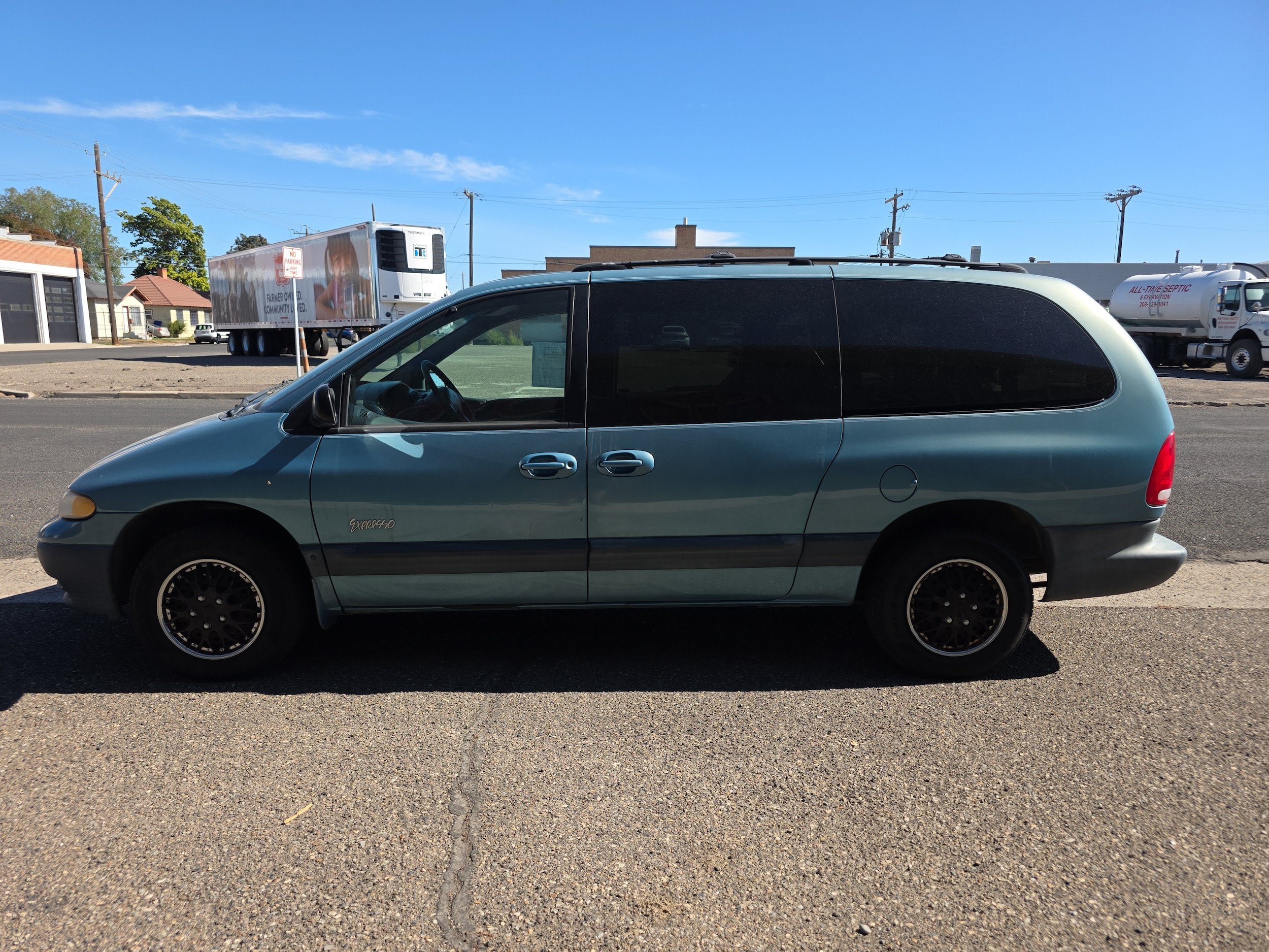 Used 1998 Plymouth Grand Voyager FWD image 4