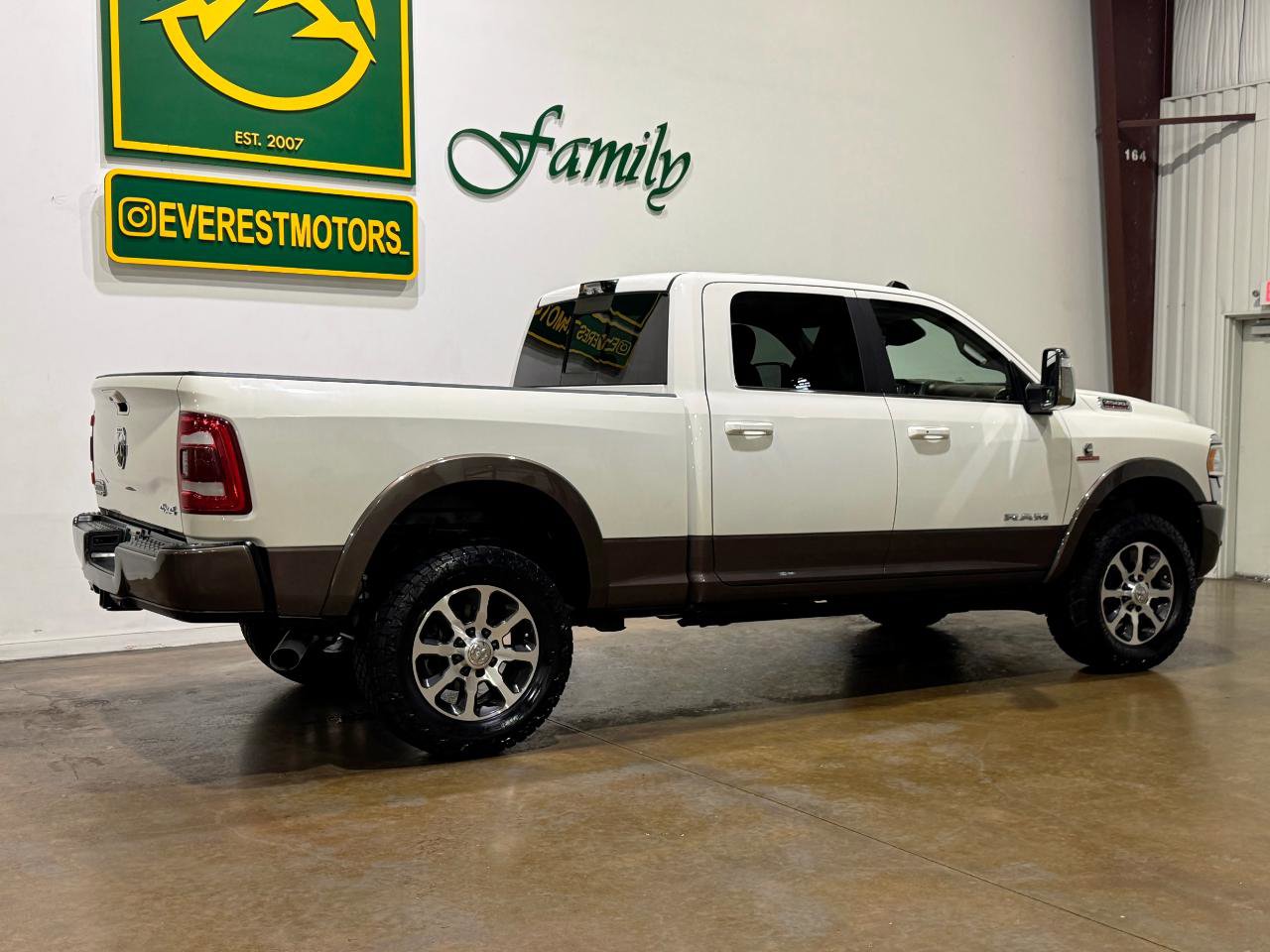 Used 2024 RAM 2500 Limited w/ Safety Group AWD/4WD image 8