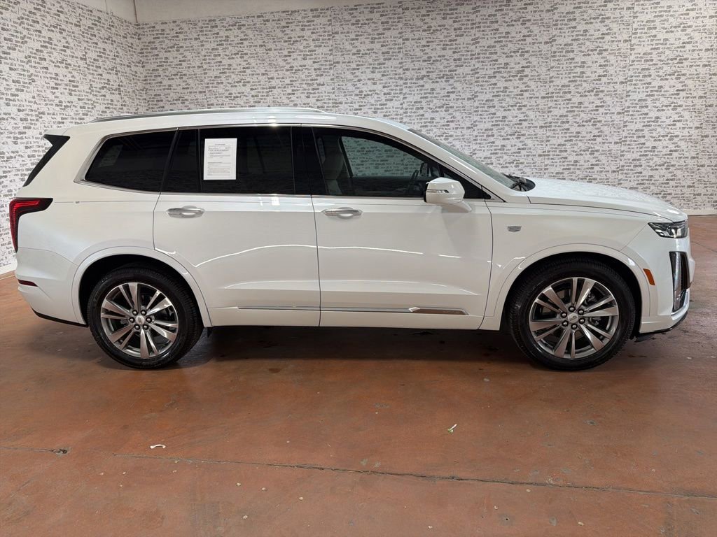 Used 2022 Cadillac XT6 Premium Luxury FWD image 8