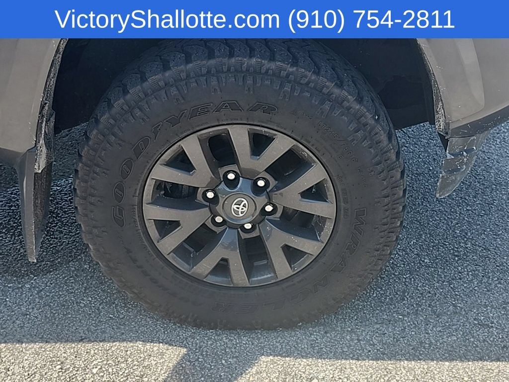 Used 2022 Toyota Tacoma SR5 AWD/4WD image 32