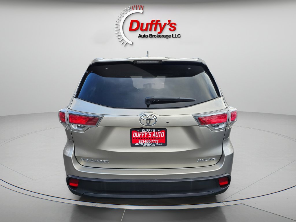 Used 2016 Toyota Highlander XLE image 18