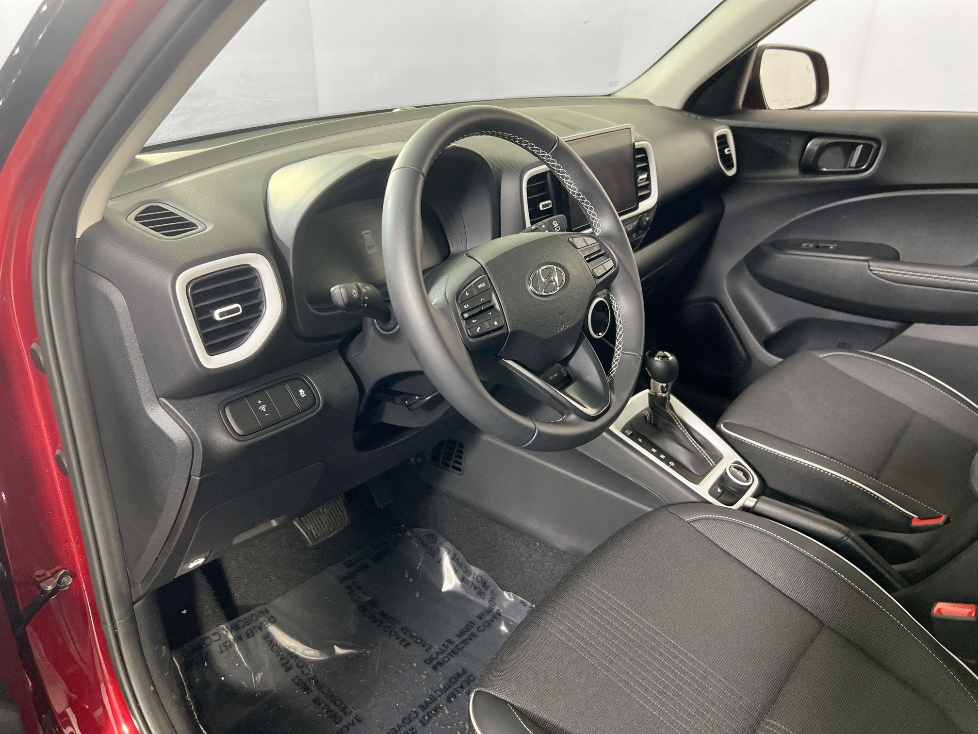 Used 2024 Hyundai Venue Limited image 9