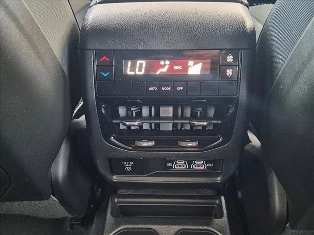 Used 2024 Jeep Grand Cherokee L Altitude AWD/4WD image 17