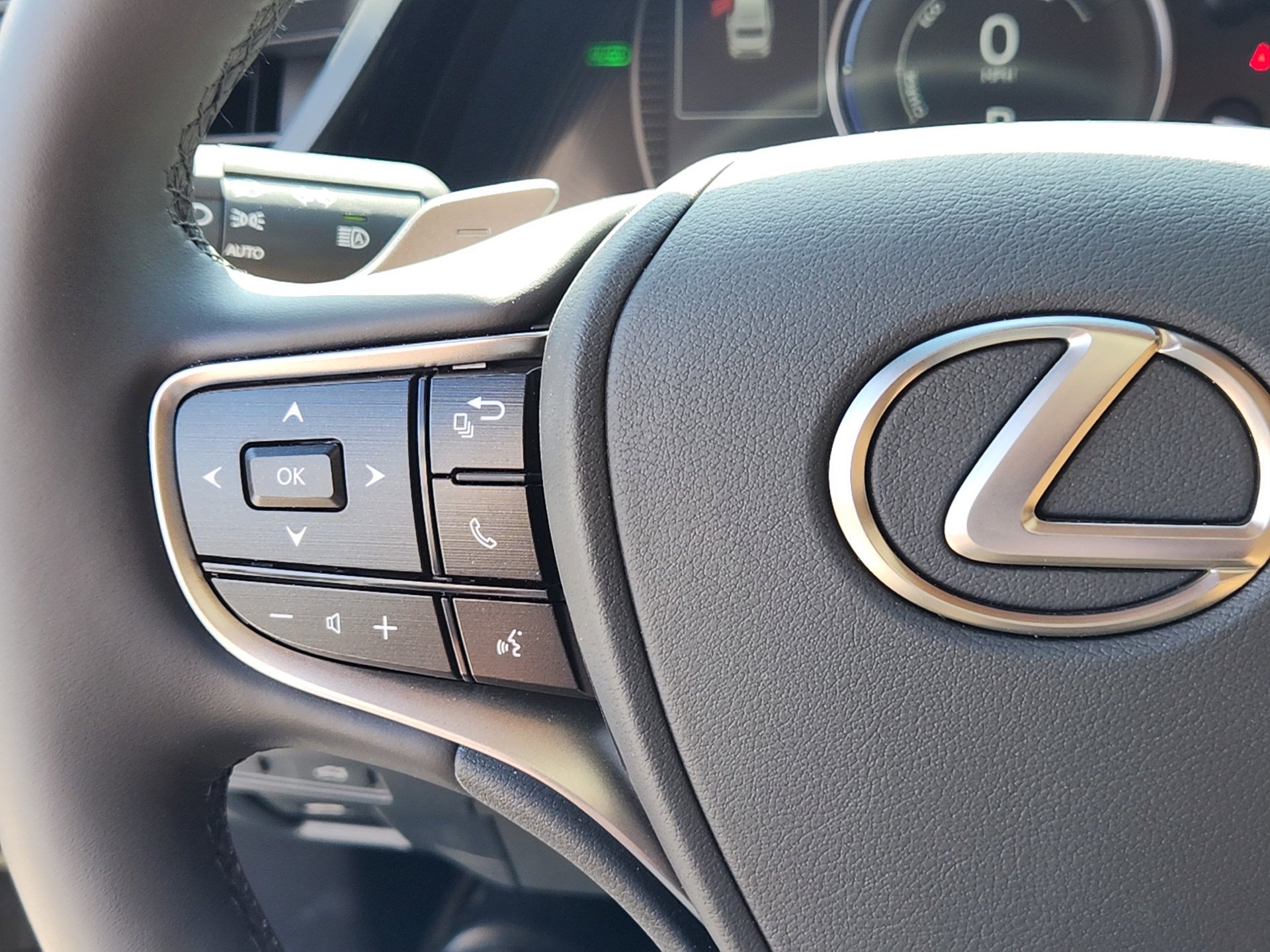 Used 2025 Lexus ES 300h w/ Premium Package image 19