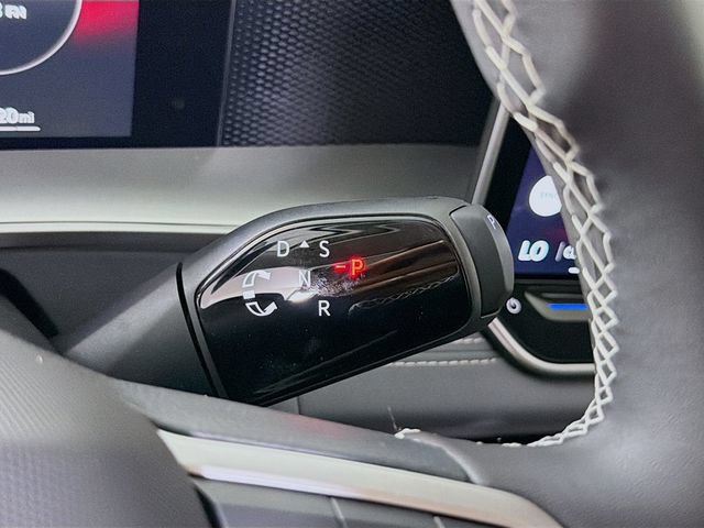 New 2026 Volkswagen Tiguan SE FWD image 18