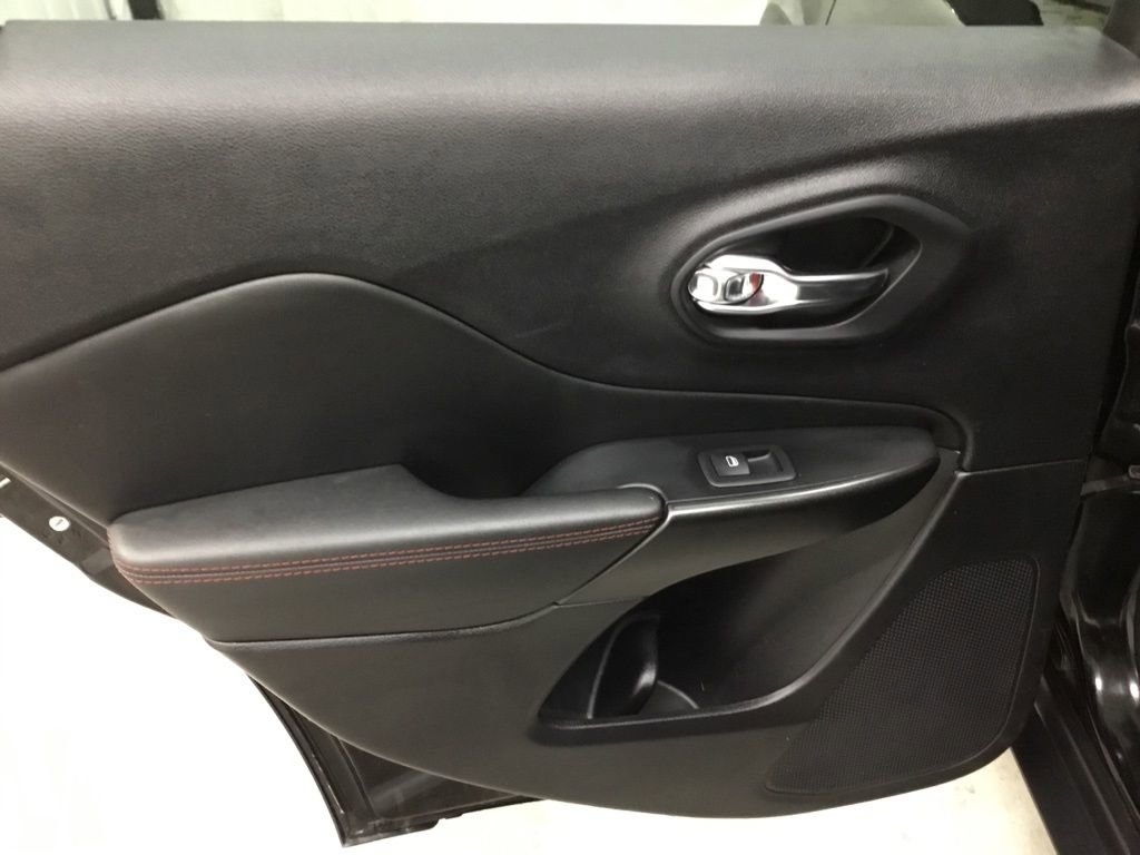 Used 2022 Jeep Cherokee Trailhawk w/ Trailer Tow Group image 34