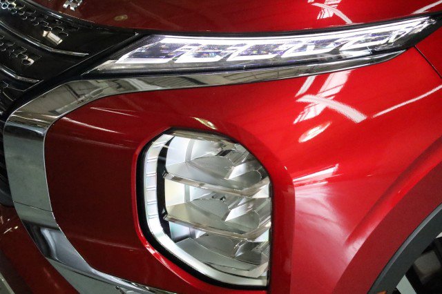Used 2023 Mitsubishi Outlander SE image 2
