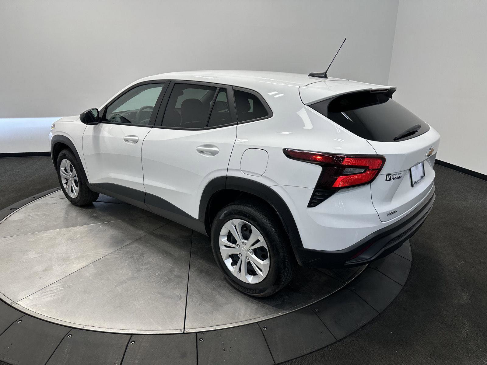 Used 2025 Chevrolet Trax LS FWD image 5