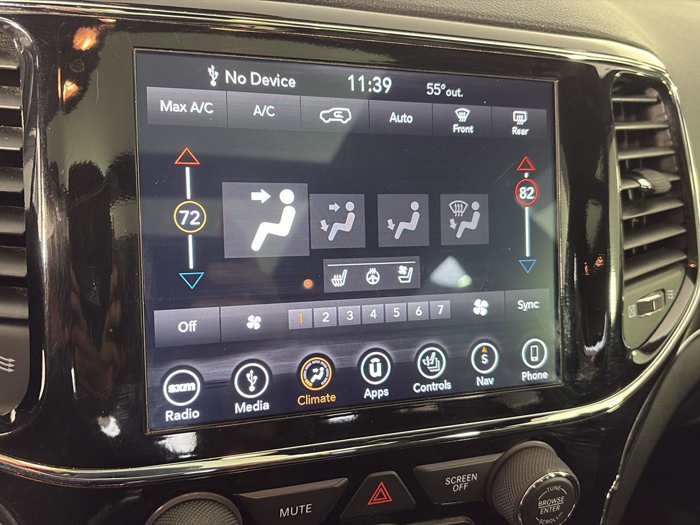 Used 2019 Jeep Grand Cherokee Limited w/ Luxury Group II image 32