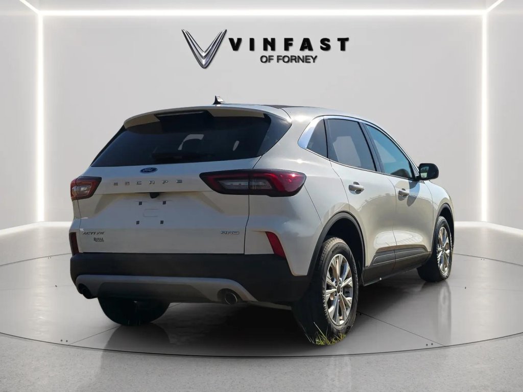 Used 2023 Ford Escape Active w/ Tech Pack #2 AWD/4WD image 2