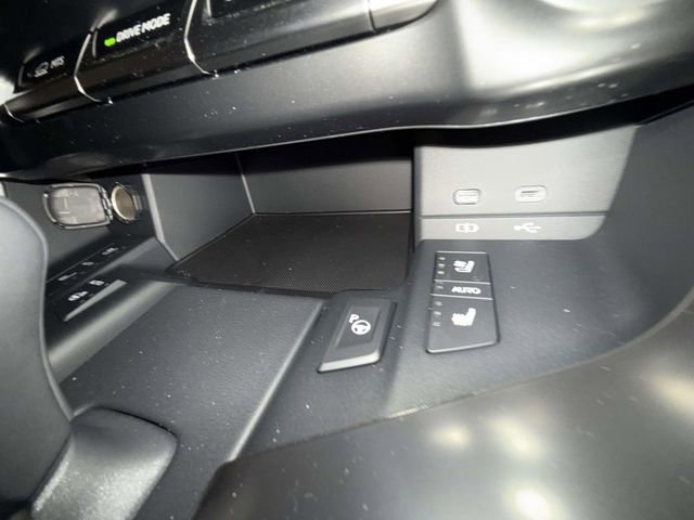 New 2026 Lexus LX 700h Luxury image 16