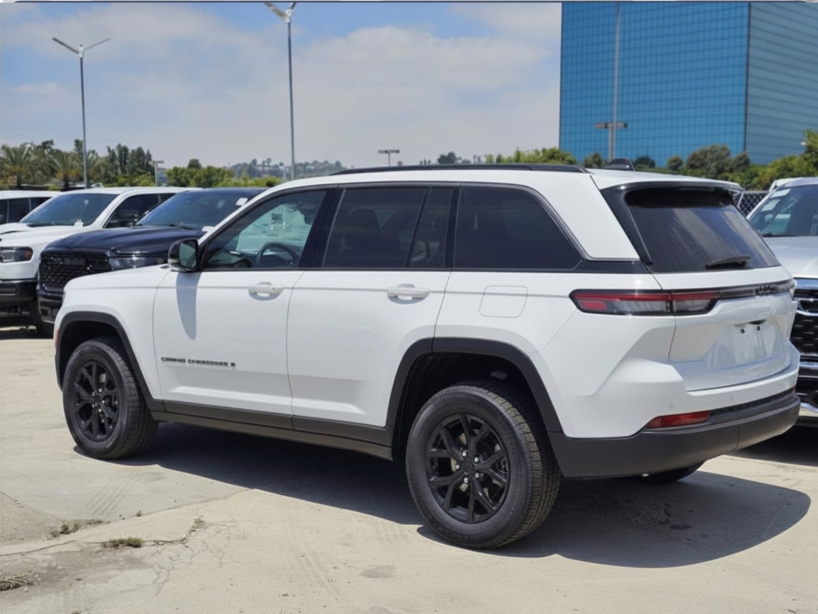 New 2026 Jeep Grand Cherokee Altitude RWD image 5