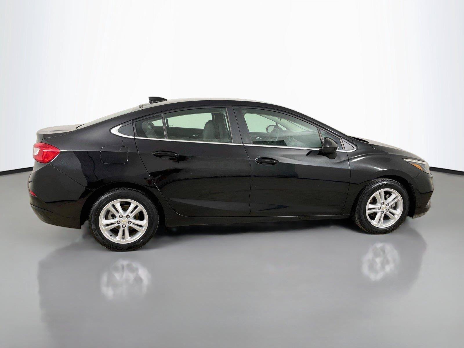 Used 2017 Chevrolet Cruze LT FWD image 16
