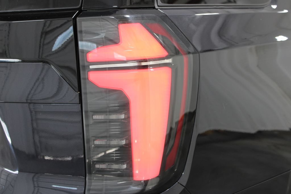 Used 2025 Chevrolet Tahoe Premier RWD image 14