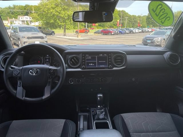 Used 2022 Toyota Tacoma TRD Off-Road AWD/4WD image 13