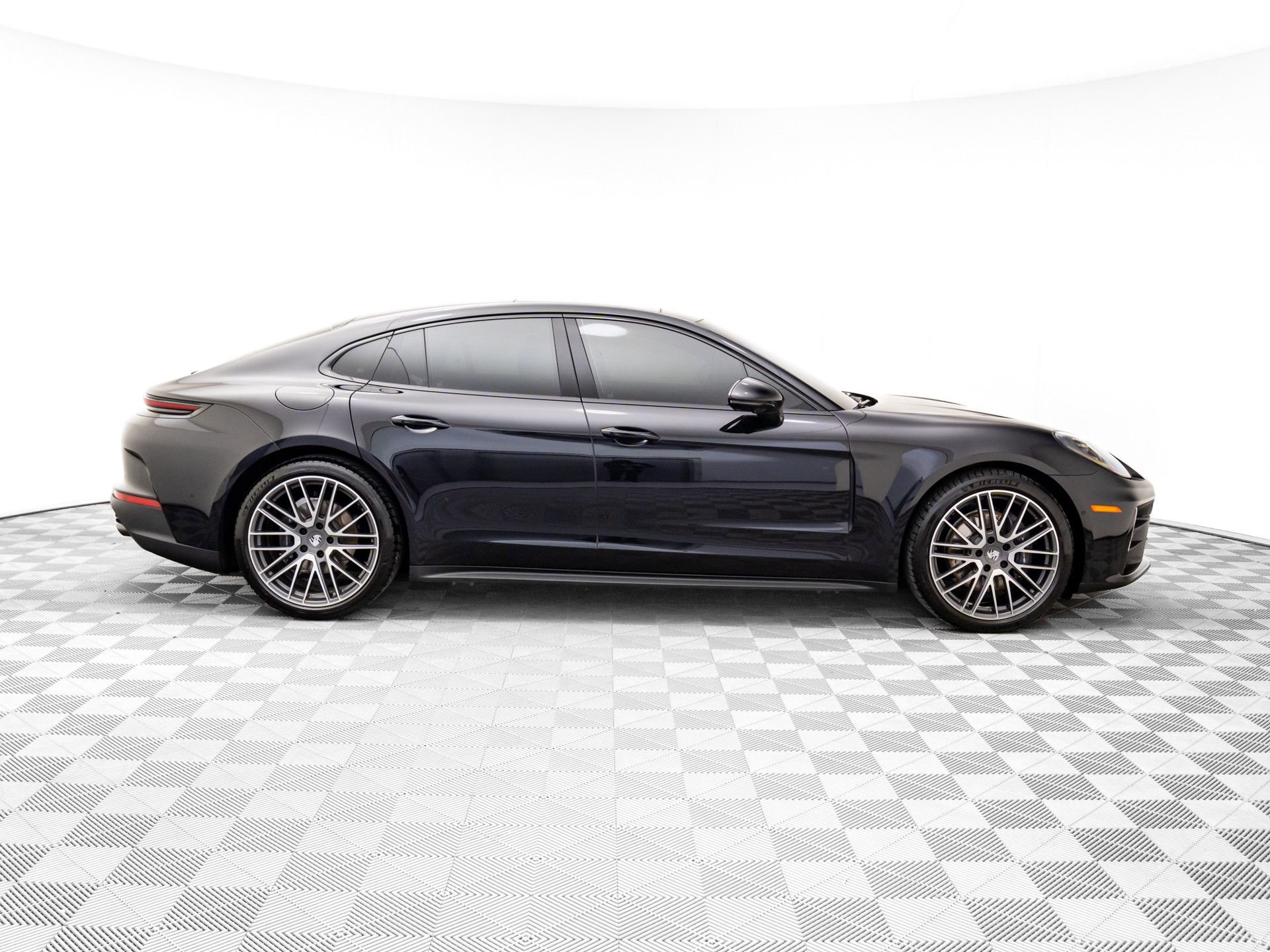 Used 2024 Porsche Panamera image 6