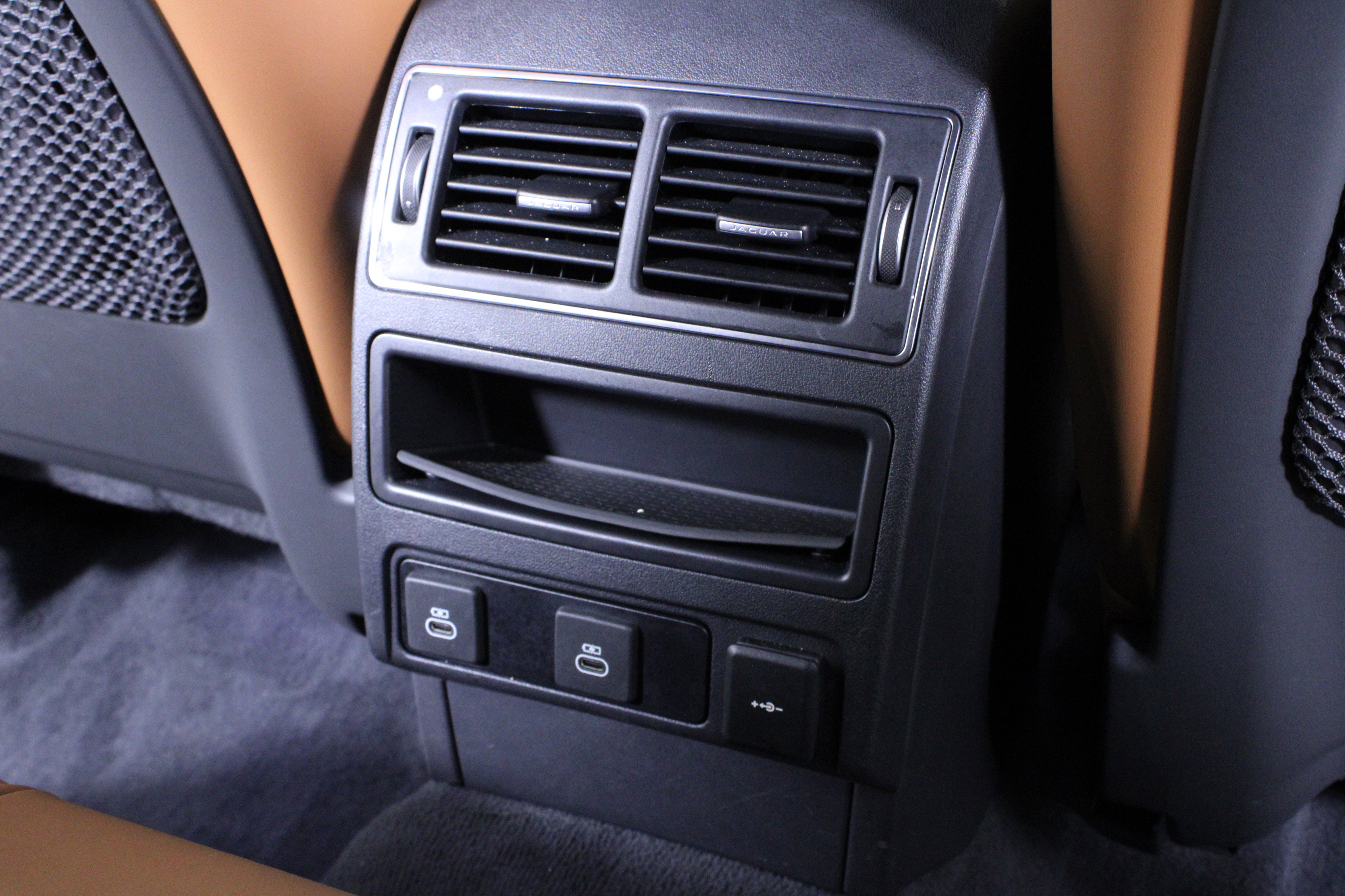 Used 2025 Jaguar F-PACE R-Dynamic S image 15