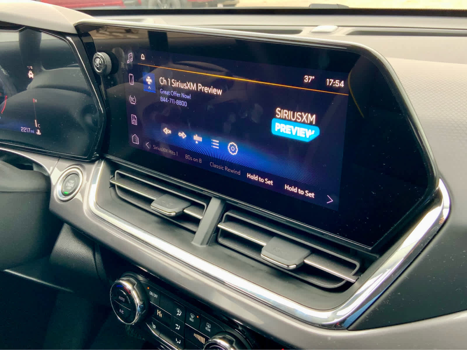 Certified 2025 Chevrolet Trax ACTIV image 40