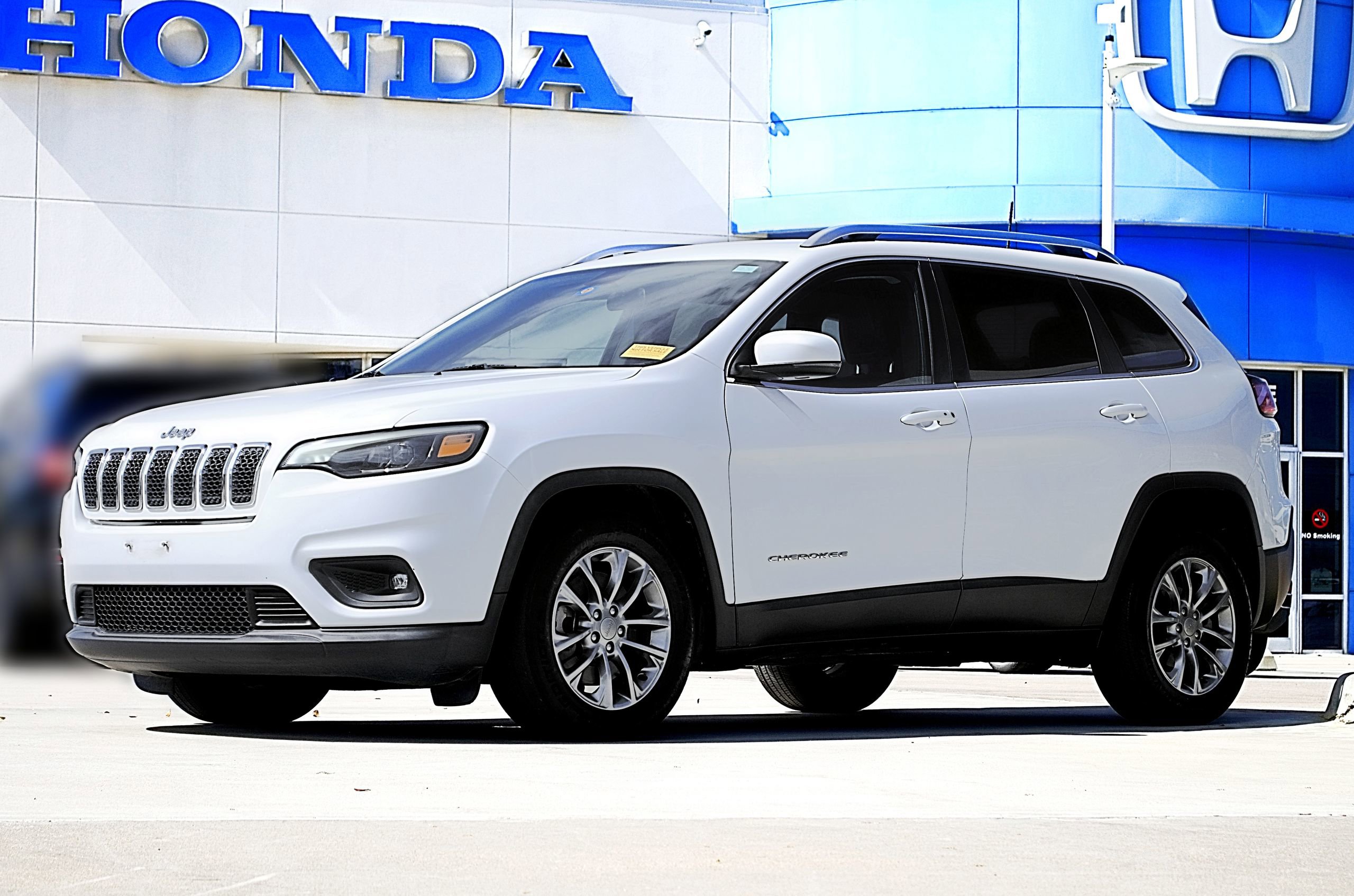 Used 2019 Jeep Cherokee Latitude Plus image 1