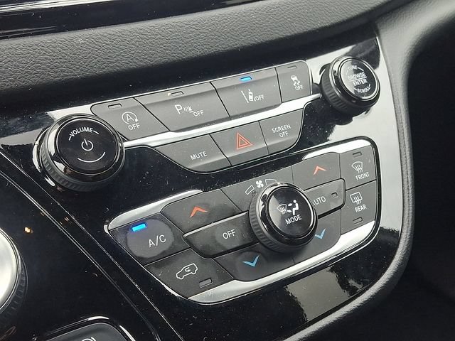Used 2025 Chrysler Pacifica Select FWD image 15
