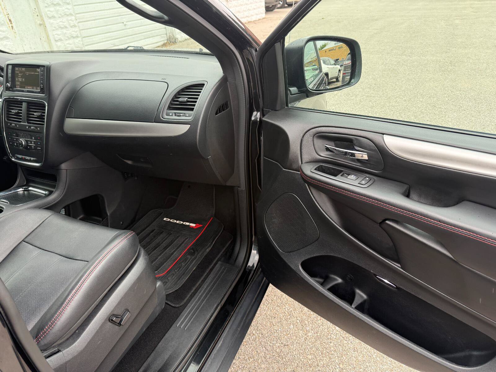 Used 2020 Dodge Grand Caravan GT FWD image 17
