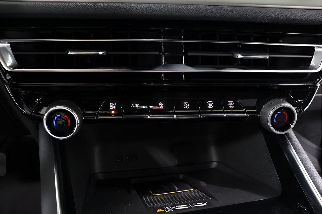 New 2027 Chevrolet Traverse LT w/ Driver Confidence Package FWD image 9