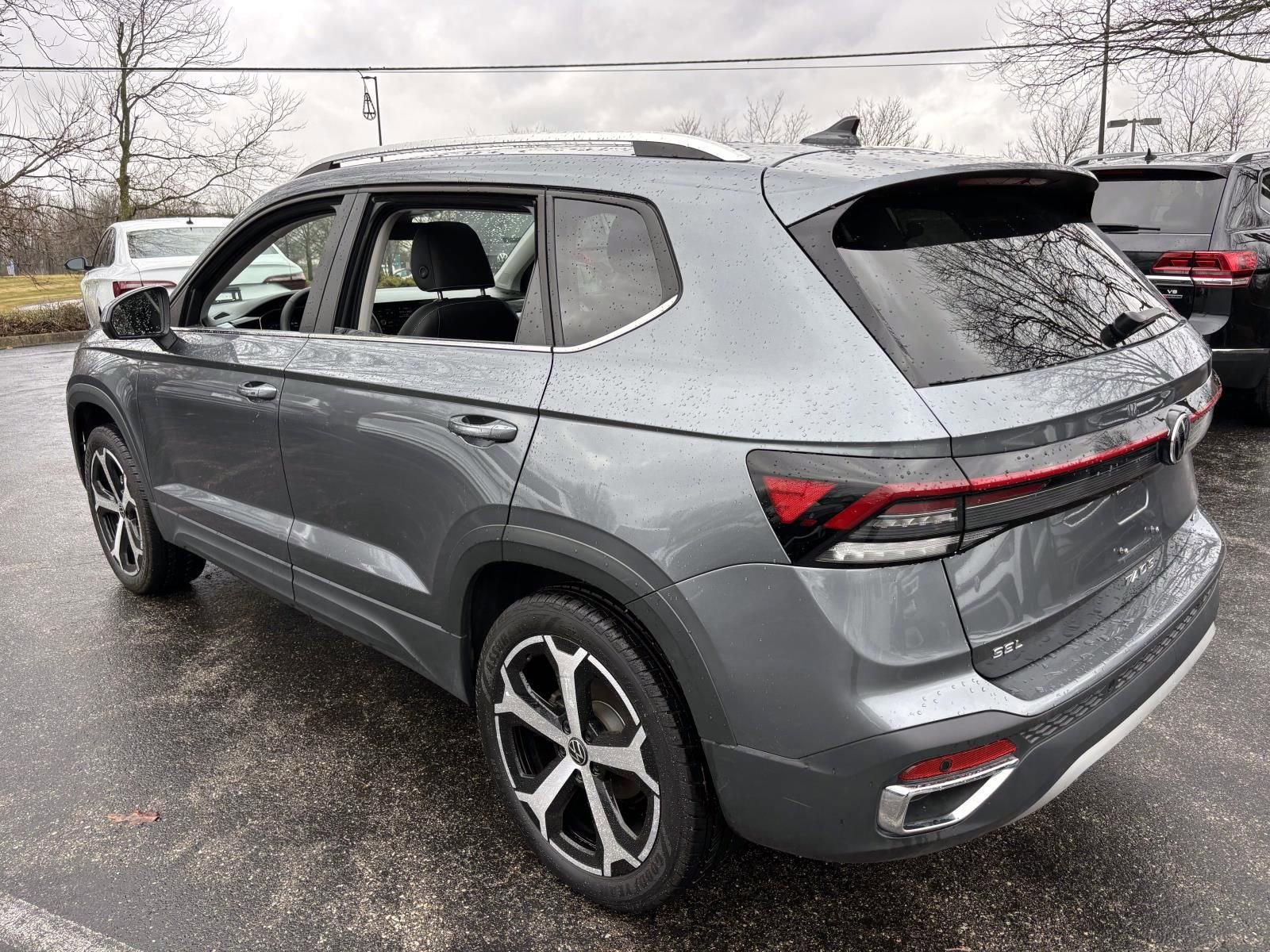 Used 2025 Volkswagen Taos SEL image 7